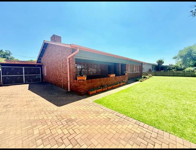 3 BEDROOM HOUSE FOR SALE IN VANDERBIJLPARK SW 1